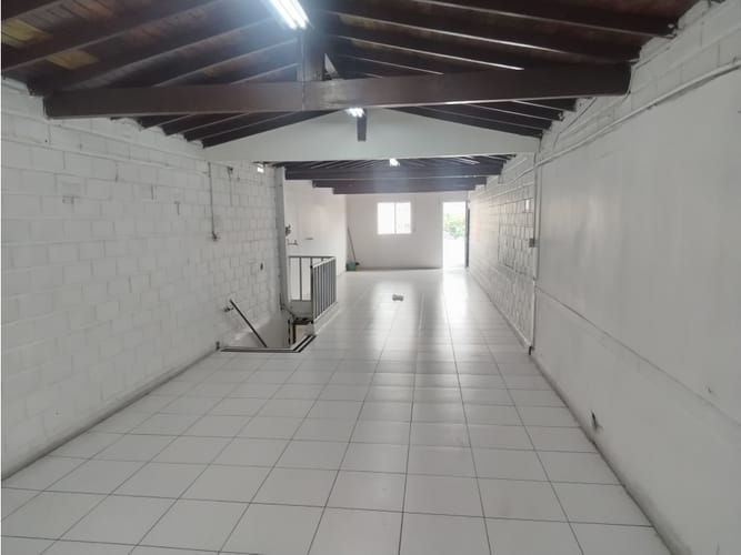 Bodega en arriendo en Caribe, Medellín, 250 m² · foto 13 de 24