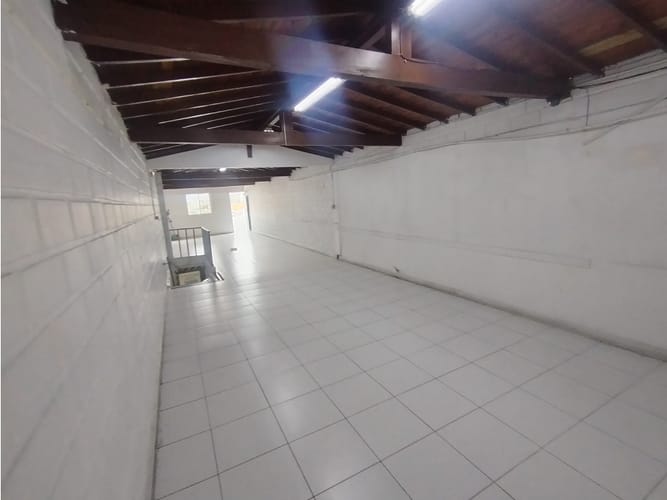 Bodega en arriendo en Caribe, Medellín, 250 m² · foto 16 de 24