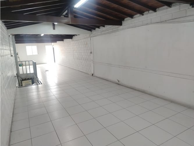 Bodega en arriendo en Caribe, Medellín, 250 m² · foto 17 de 24