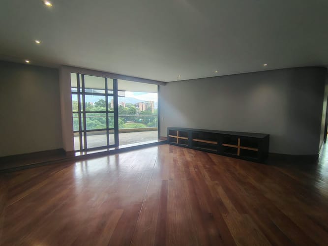 Apartamento de 2 alcobas en arriendo en La Aguacatala, Medellín, 180 m² · foto 3 de 17