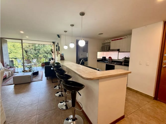 Apartamento de 2 alcobas en venta en Los Naranjos, Medellín, 118 m² · foto 3 de 12