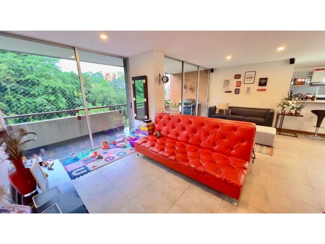 Apartamento de 2 alcobas en venta en Los Naranjos, Medellín, 118 m² · foto 4 de 12