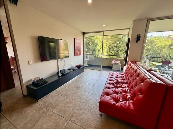 Apartamento de 2 alcobas en venta en Los Naranjos, Medellín, 118 m² · foto 5 de 12
