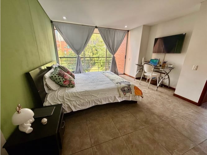 Apartamento de 2 alcobas en venta en Los Naranjos, Medellín, 118 m² · foto 10 de 12