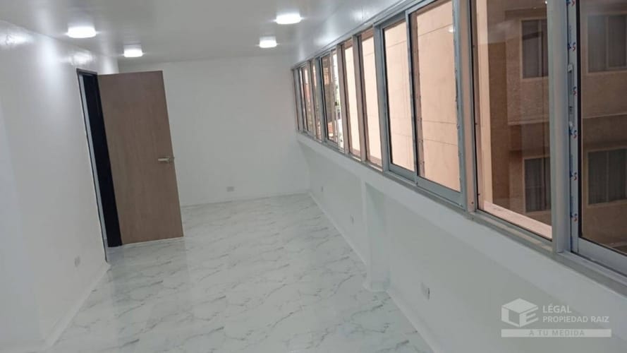 Oficina en arriendo en La Candelaria, Medellín, 58 m² · foto 2 de 6