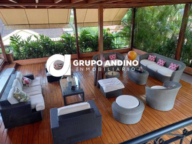 Casa de 4 alcobas en venta en Lagos Del Cacique, Bucaramanga, 500 m² · foto 2 de 24