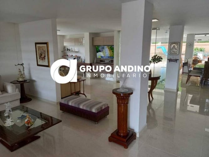 Casa de 4 alcobas en venta en Lagos Del Cacique, Bucaramanga, 500 m² · foto 3 de 24