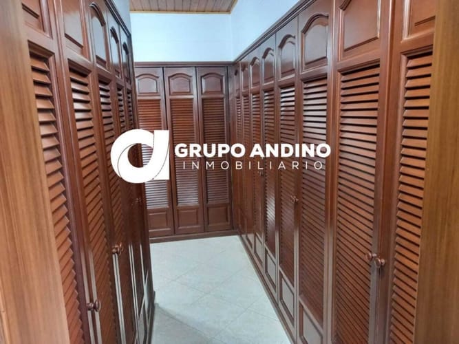 Casa de 4 alcobas en venta en Lagos Del Cacique, Bucaramanga, 500 m² · foto 10 de 24
