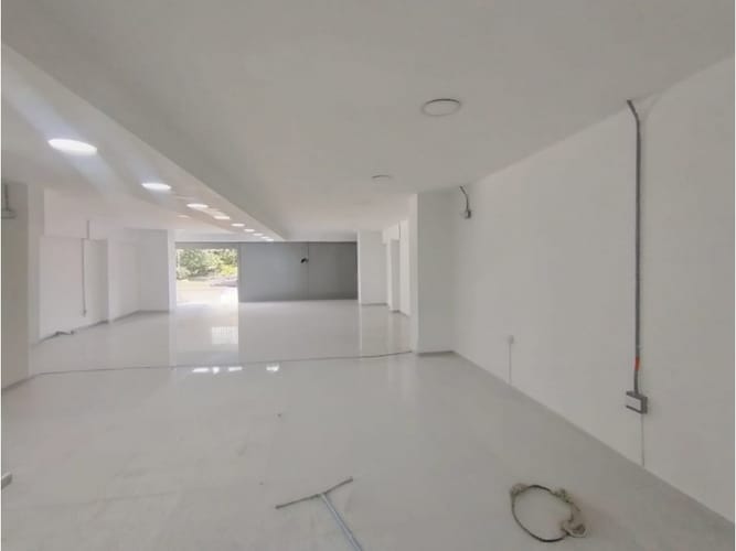 Local en arriendo en Las Acacias, Medellín, 250 m² · foto 2 de 19