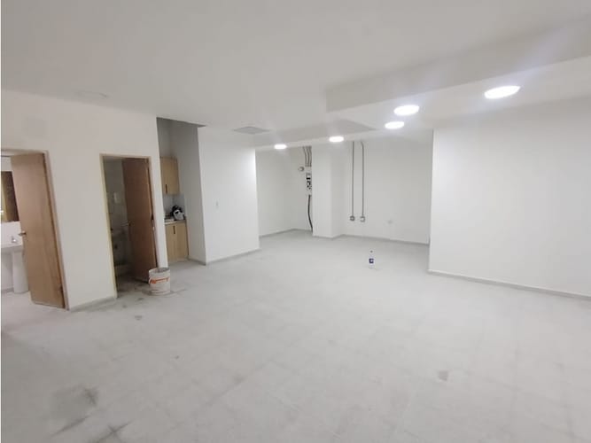 Local en arriendo en Las Acacias, Medellín, 250 m² · foto 3 de 19