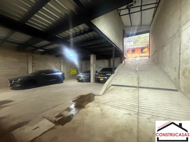 Bodega en arriendo en Belén Altavista, Medellín, 400 m² · foto 2 de 6