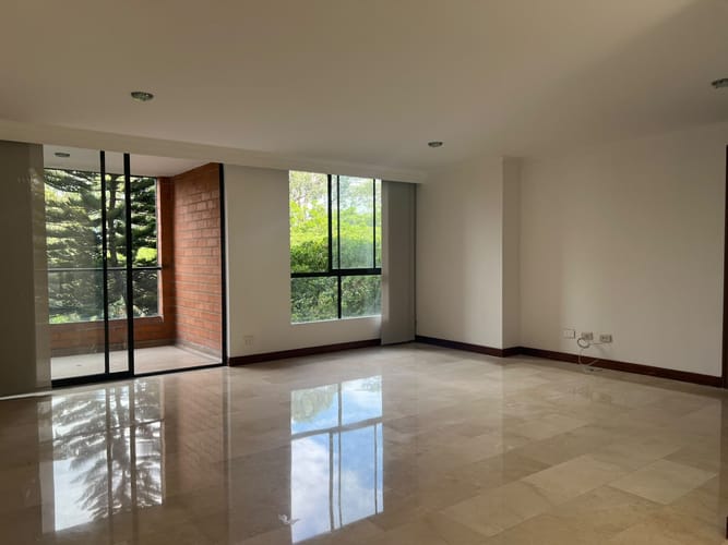 Apartamento de 3 alcobas en arriendo en Santa María De Los Ángeles, Medellín, 143 m² · foto 2 de 17