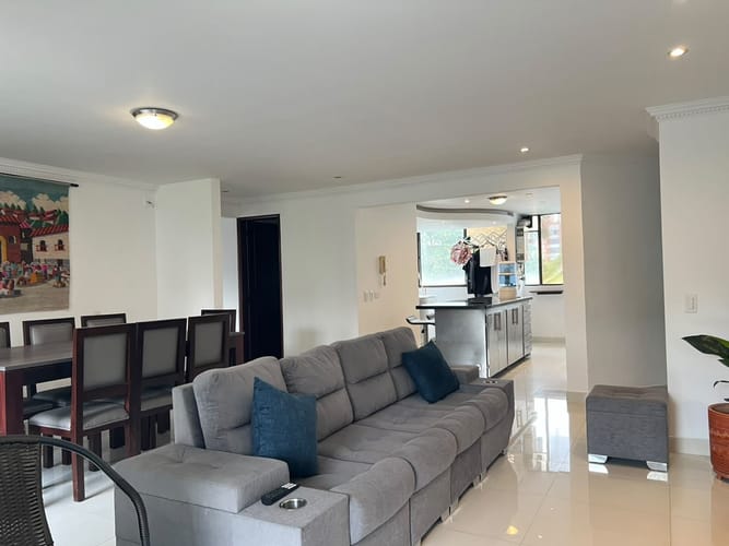 Apartamento de 3 alcobas en arriendo en El Poblado, Medellín, 127 m² · foto 4 de 19