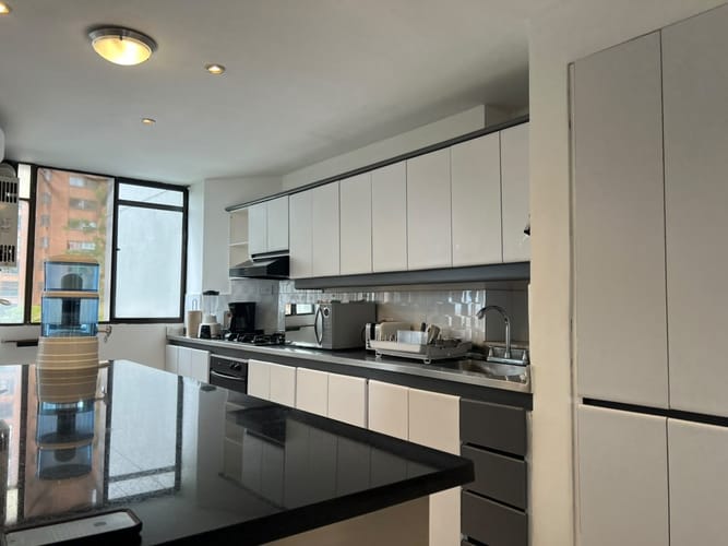 Apartamento de 3 alcobas en arriendo en El Poblado, Medellín, 127 m² · foto 7 de 19