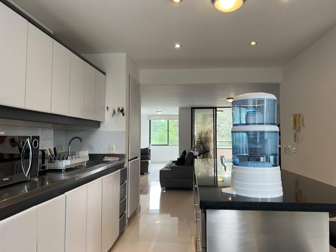 Apartamento de 3 alcobas en arriendo en El Poblado, Medellín, 127 m² · foto 5 de 19
