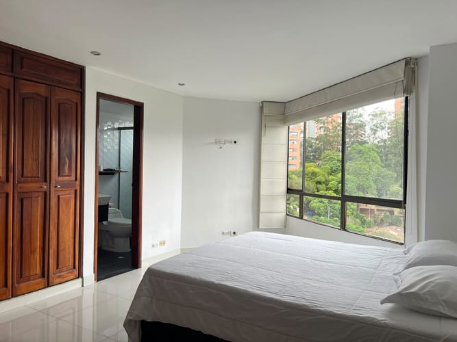 Apartamento de 3 alcobas en arriendo en El Poblado, Medellín, 127 m² · foto 15 de 19