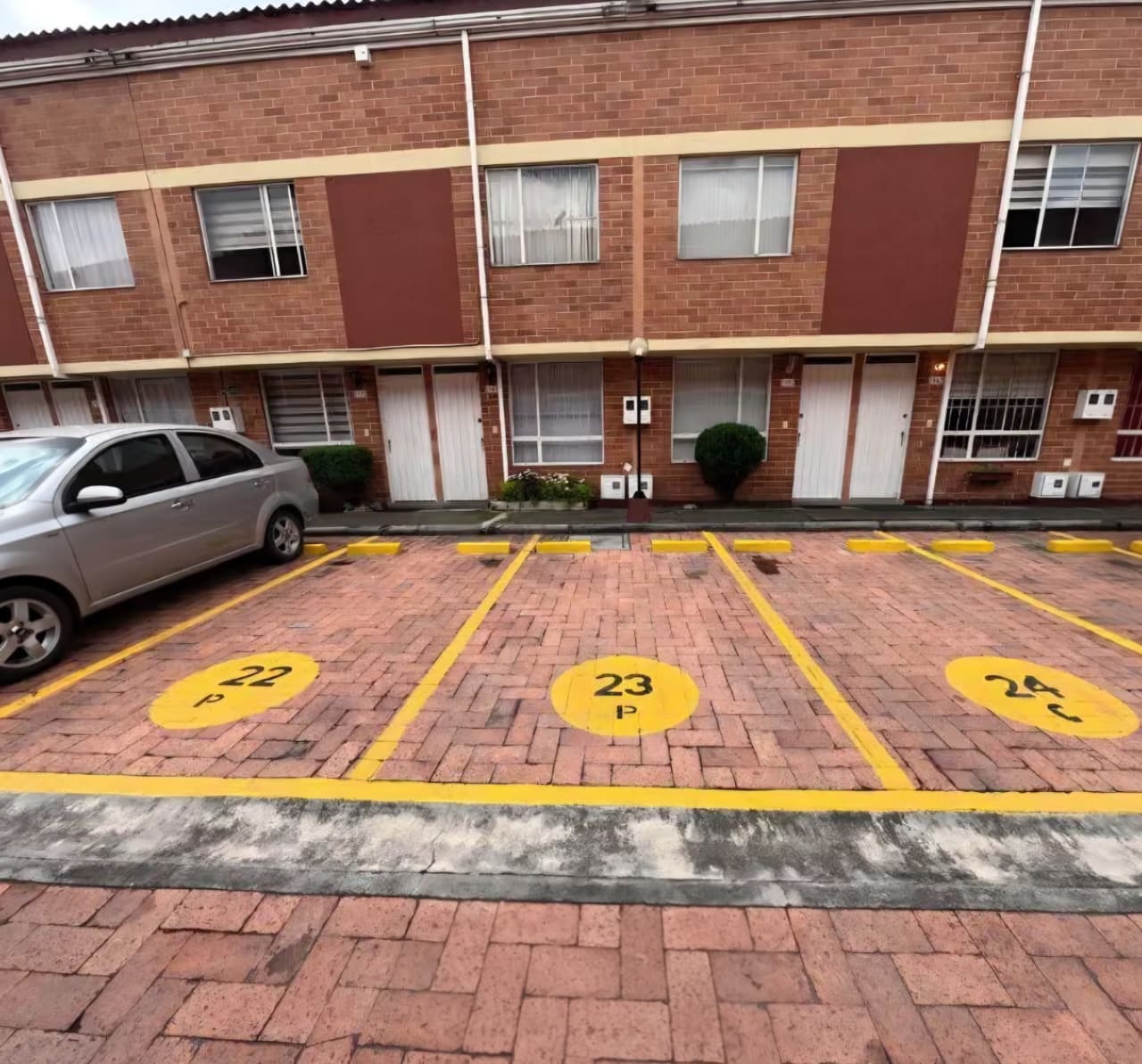 Casa en venta en Portales Del Monte, Bogotá · foto 2 de 17