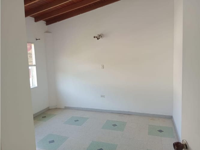 Casa de 5 alcobas en arriendo en Lorena, Medellín, 200 m² · foto 9 de 16