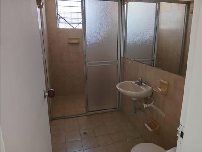 Casa de 5 alcobas en arriendo en Lorena, Medellín, 200 m² · foto 15 de 16
