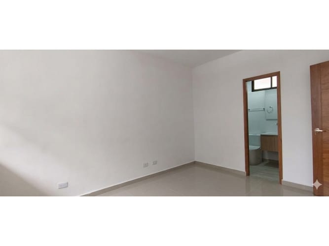 Apartamento de 4 alcobas en arriendo en La Castellana, Medellín, 180 m² · foto 9 de 18
