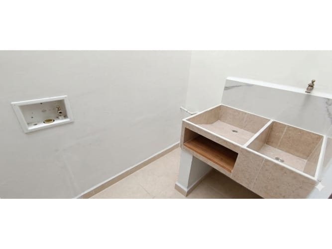 Apartamento de 4 alcobas en arriendo en La Castellana, Medellín, 180 m² · foto 17 de 18