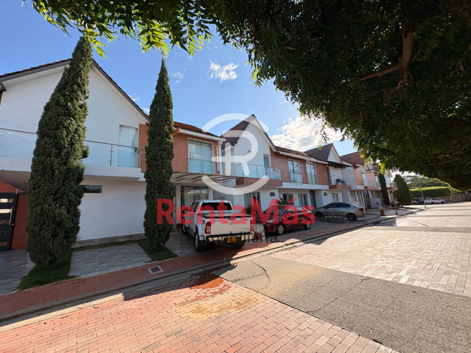 Casa de 3 alcobas en arriendo en La Floresta, Los Patios, 180 m² · foto 2 de 24