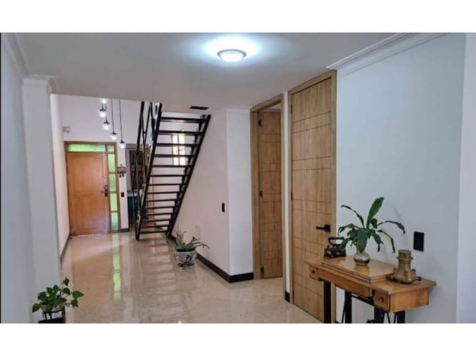Apartamento de 4 alcobas en venta en La Castellana, Medellín, 137 m² · foto 3 de 20