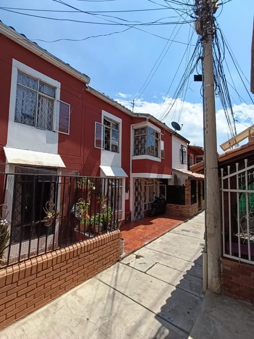 Casa de 3 alcobas en venta en Casa Linda, Girón, 81 m² · foto 2 de 13