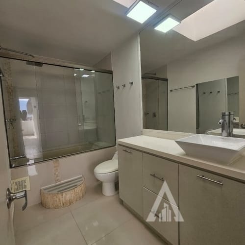 Apartamento de 4 alcobas en arriendo en El Diamante No. 2, Medellín, 160 m² · foto 3 de 24