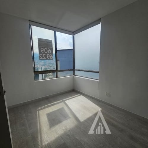 Apartamento de 4 alcobas en arriendo en El Diamante No. 2, Medellín, 160 m² · foto 15 de 24