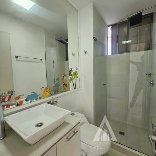 Apartamento de 4 alcobas en arriendo en El Diamante No. 2, Medellín, 160 m² · foto 21 de 24