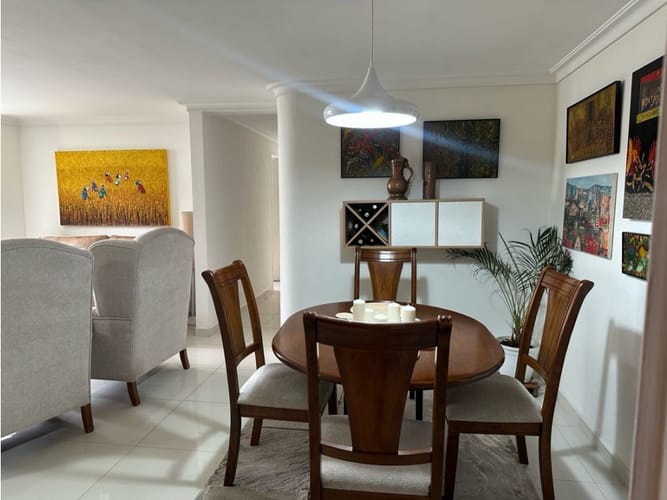 Apartamento de 3 alcobas en venta en El Poblado, Medellín, 84 m² · foto 2 de 24