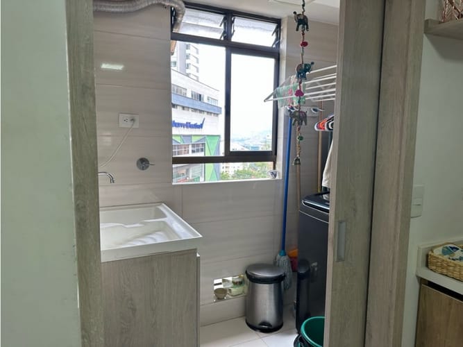 Apartamento de 3 alcobas en venta en El Poblado, Medellín, 84 m² · foto 7 de 24