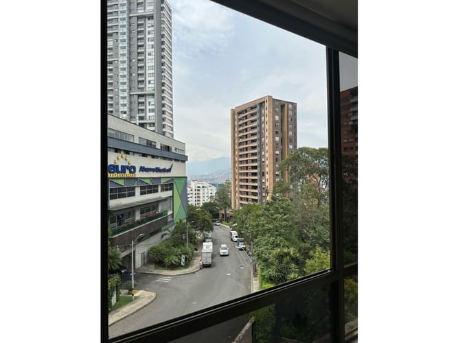 Apartamento de 3 alcobas en venta en El Poblado, Medellín, 84 m² · foto 8 de 24