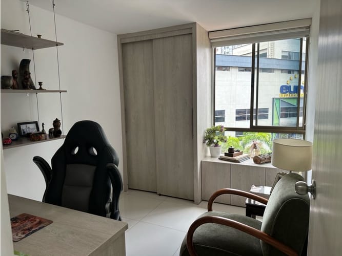 Apartamento de 3 alcobas en venta en El Poblado, Medellín, 84 m² · foto 13 de 24