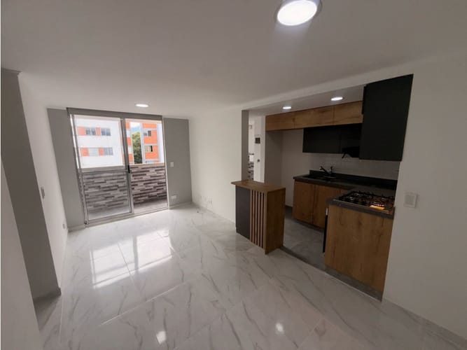 Apartamento de 2 alcobas en arriendo en Loma De San Jose, Medellín, 60 m² · foto 2 de 18