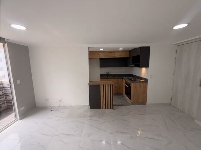 Apartamento de 2 alcobas en arriendo en Loma De San Jose, Medellín, 60 m² · foto 4 de 18