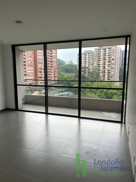 Apartamento de 2 alcobas en arriendo en Loma Del Escobero, Envigado, 83 m² · foto 2 de 15