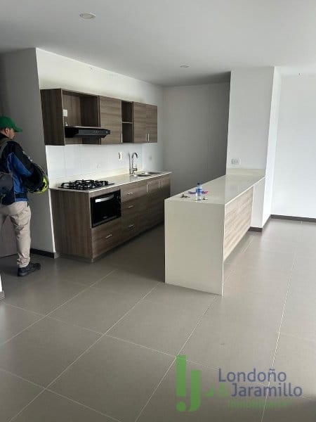 Apartamento de 2 alcobas en arriendo en Loma Del Escobero, Envigado, 83 m² · foto 3 de 15