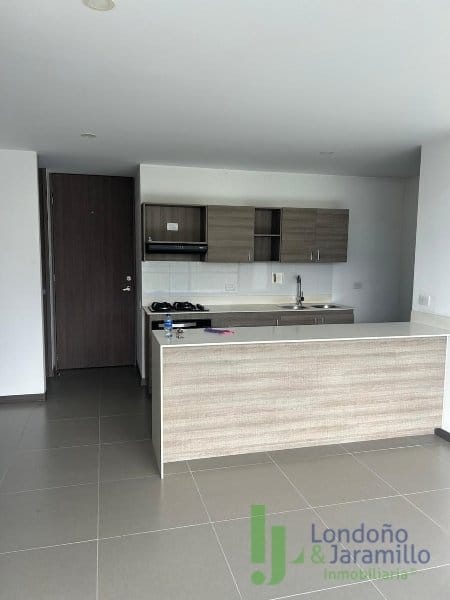 Apartamento de 2 alcobas en arriendo en Loma Del Escobero, Envigado, 83 m² · foto 4 de 15