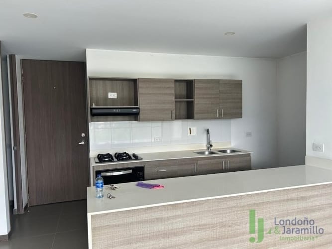 Apartamento de 2 alcobas en arriendo en Loma Del Escobero, Envigado, 83 m² · foto 6 de 15