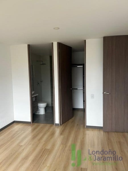 Apartamento de 2 alcobas en arriendo en Loma Del Escobero, Envigado, 83 m² · foto 14 de 15