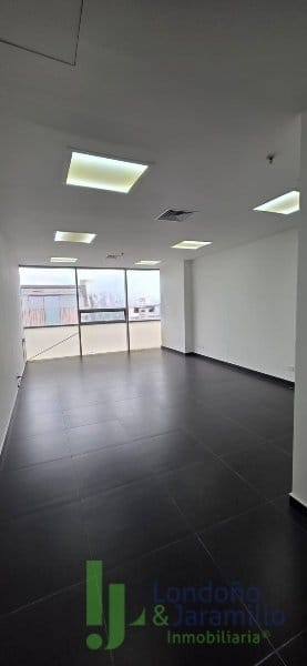 Oficina en venta en Primavera, Envigado, 74 m² · foto 4 de 9