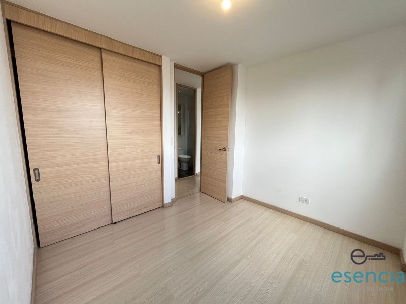 Apartamento en arriendo en Loma Del Escobero, Envigado · foto 8 de 15