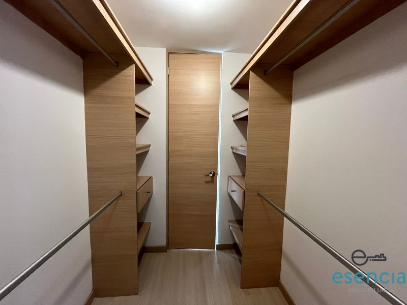 Apartamento en arriendo en Loma Del Escobero, Envigado · foto 10 de 15