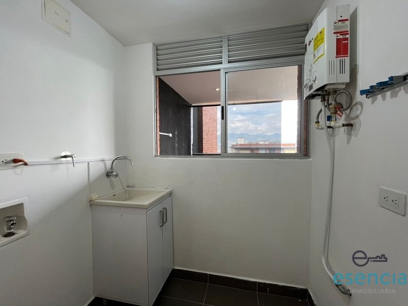 Apartamento en arriendo en Loma Del Escobero, Envigado · foto 12 de 15