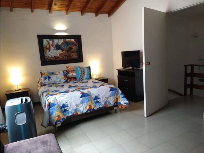Apartaestudio en venta en Los Colores, Medellín, 54 m² · foto 2 de 24