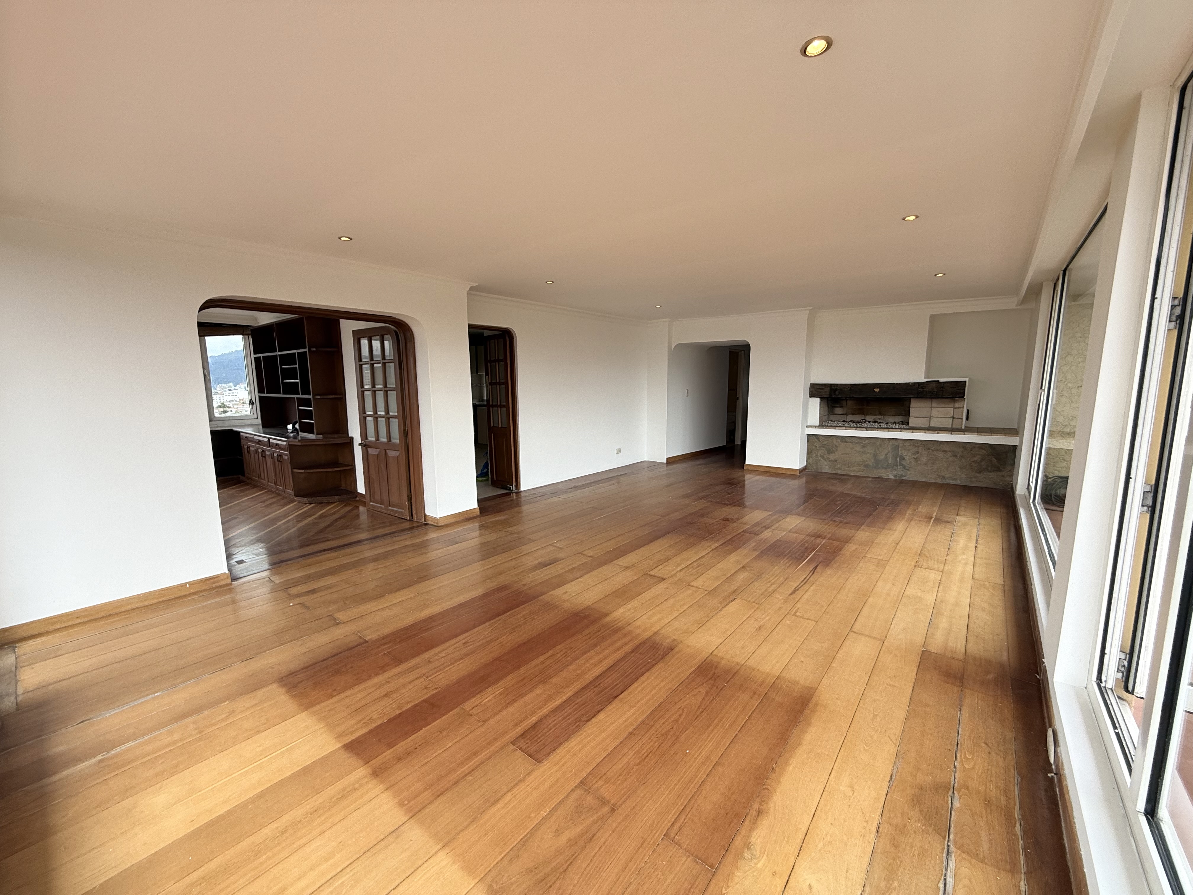 Apartamento en venta en Pontevedra, Bogotá · foto 2 de 24