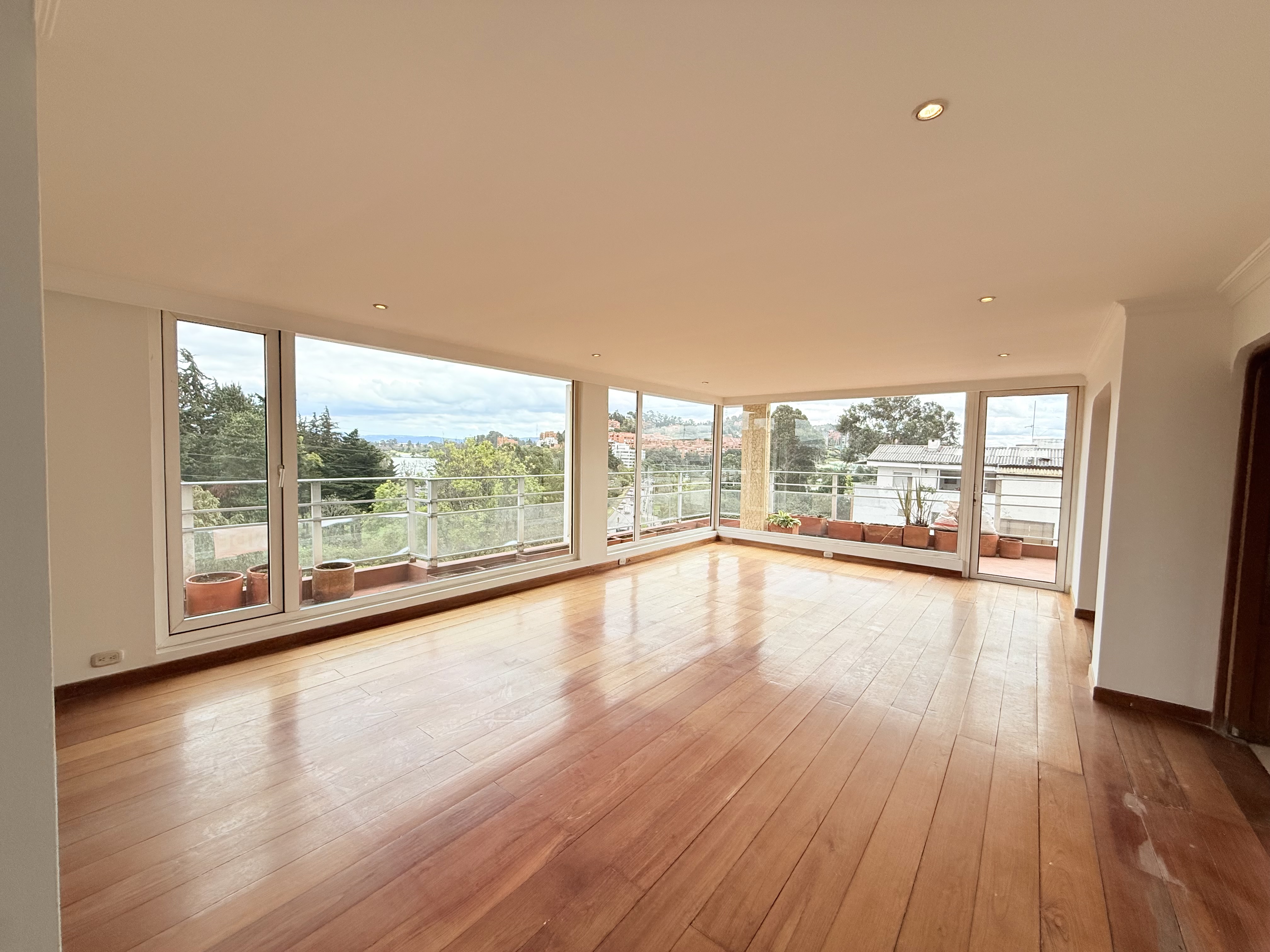 Apartamento en venta en Pontevedra, Bogotá · foto 3 de 24