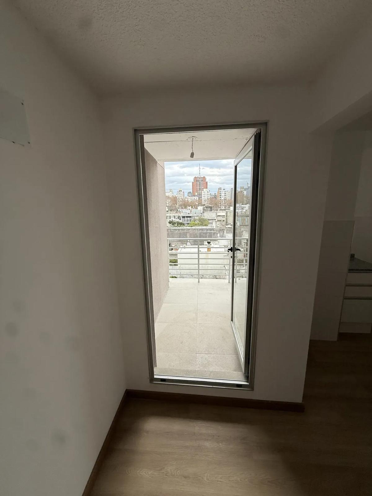ALQUILER APARTAMENTO UN DORMITORIO, GARAJE EN AV. GONZALO RAMÍREZ BARRIO SUR · Foto 10